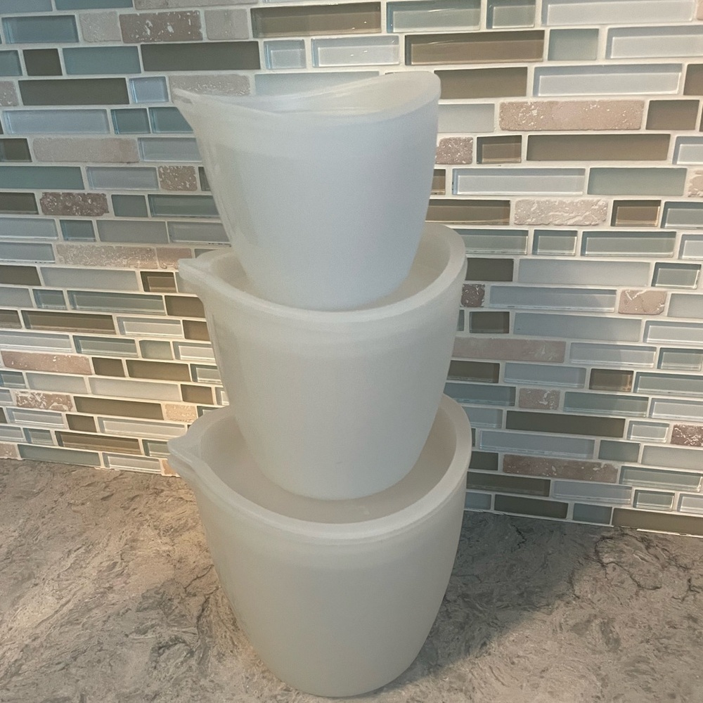 Pampered Chef Silicone Prep Bowl Set (3) with Lids